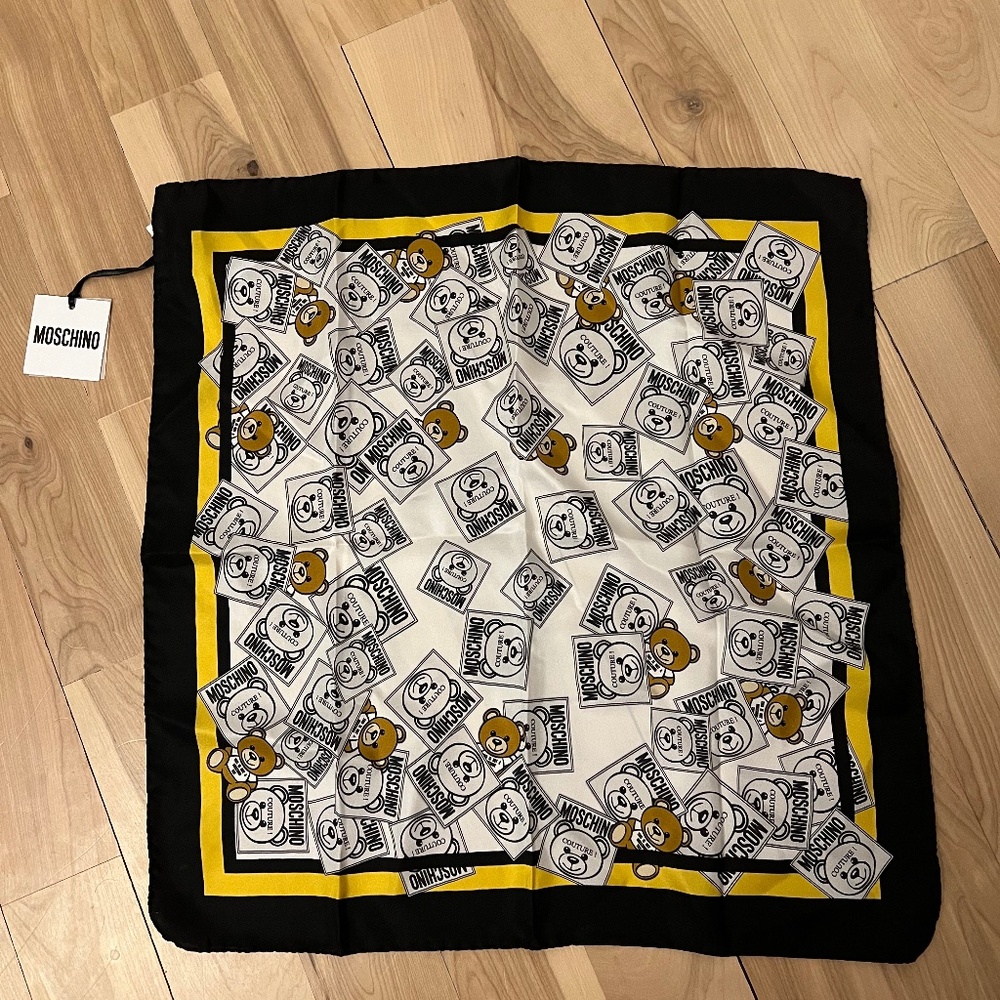 Love Moschino scarf